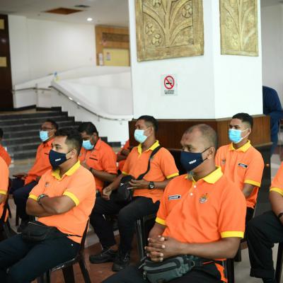 Penyerahan Benih Sayur Kepada Wira Oren 5