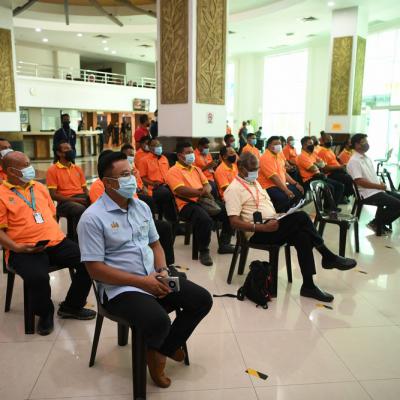Penyerahan Benih Sayur Kepada Wira Oren 6
