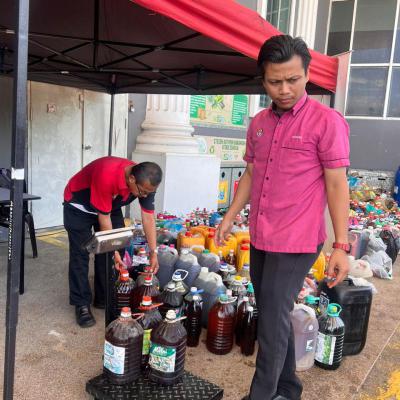 PEMBELIAN MINYAK MASAK TERPAKAI BULAN OKTOBER