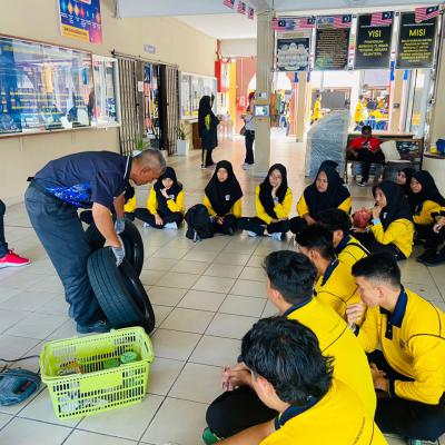 Pameran Upcycle Sempena Program Hari Sukan Negara Karnival Kokurikulum Smk Tun Hussein 3