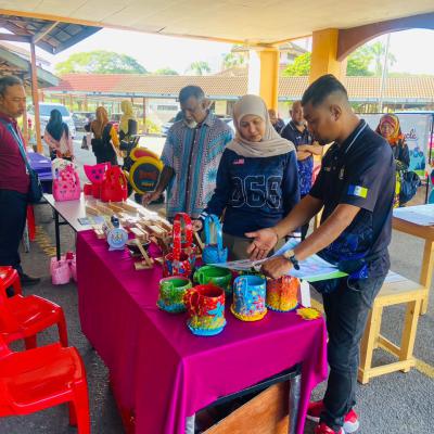 Pameran Upcycle Sempena Program Hari Sukan Negara Karnival Kokurikulum Smk Tun Hussein 6