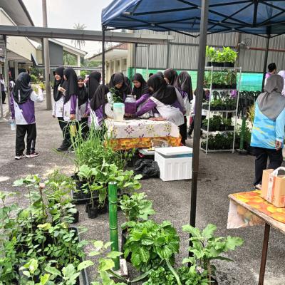 Laporan Pameran Jualan Pokok Sayur Sayuran Kompos Di Sek. Keb. Kebun Sireh 4