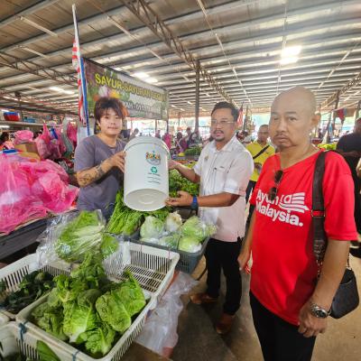 Penyerahan Tong Sisa Organik Di Pasar Awam Seberang Jaya 1