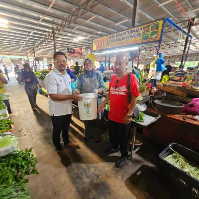Penyerahan Tong Sisa Organik Di Pasar Awam Seberang Jaya 2