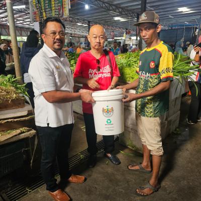 Penyerahan Tong Sisa Organik Di Pasar Awam Seberang Jaya 3