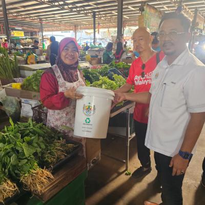 Penyerahan Tong Sisa Organik Di Pasar Awam Seberang Jaya 5