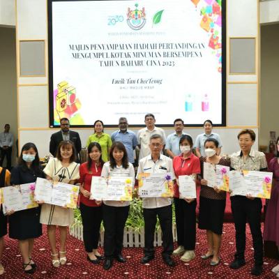 Majlis Penyampaian Hadiah Bagi Pertandingan Mengumpul Kotak Minuman 1
