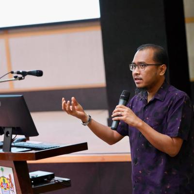 Taklimat Pengurusan Kit 8
