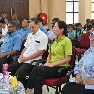 Majlis Penyampaian Hadiah Seni Kolam Berasaskan Barangan Kitar Semula 5