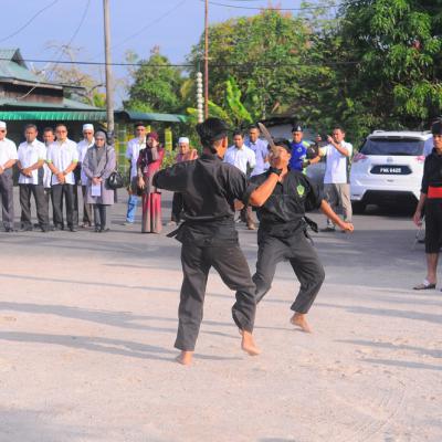 Penyampaian Hadiah Halaman Rumah Bersih Guar Kepayang 4